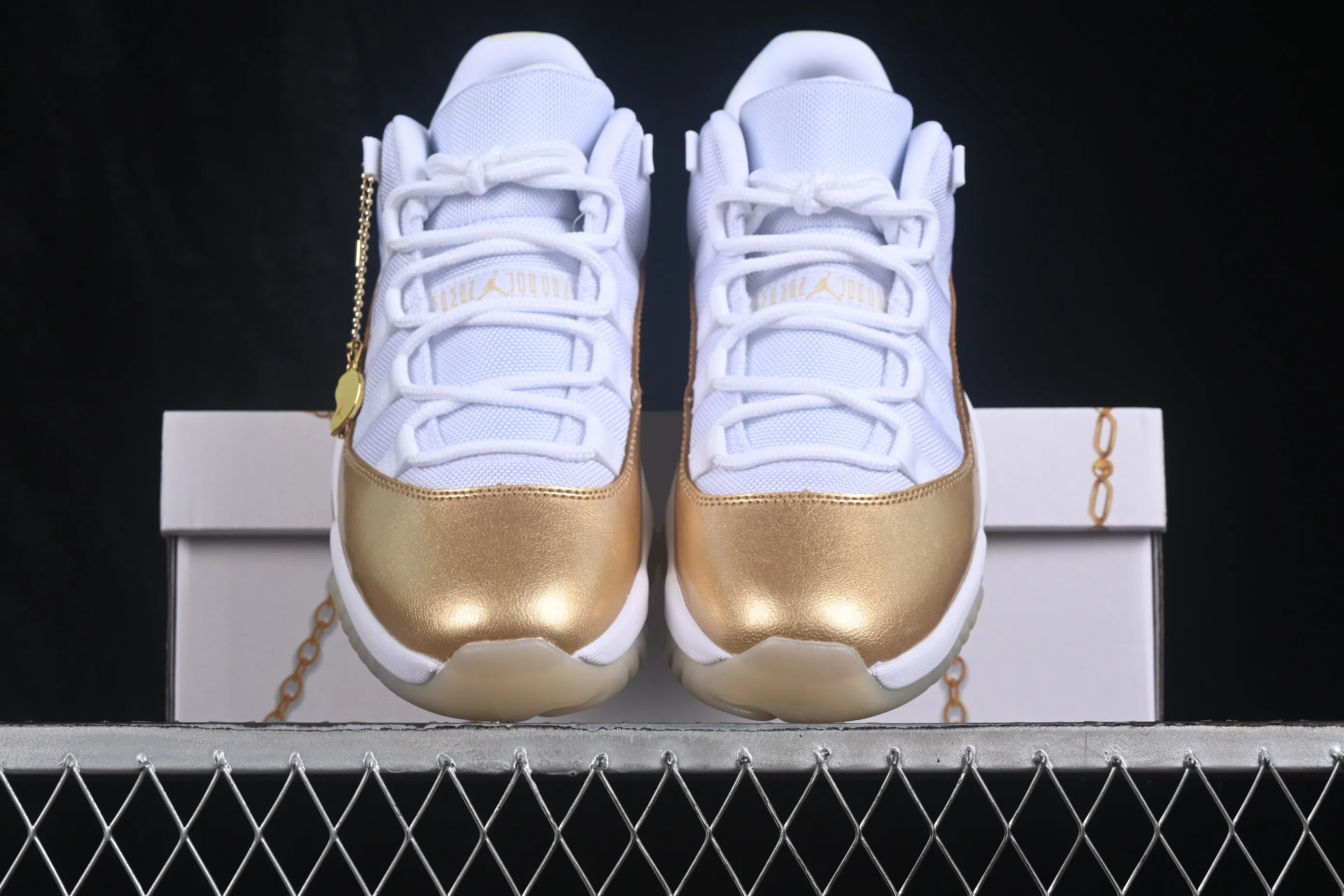 All categories Air Jordan Jordan series basketball shoes Air Jordan 11 F version Air Jordan 11 Low "Metallic Gold" AJ11 Joe 11 Platinum AH7860-102